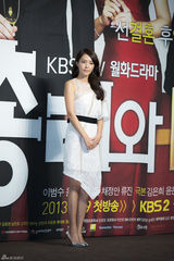 独家高清：少女时代允儿宣传新剧清纯甜笑醉人