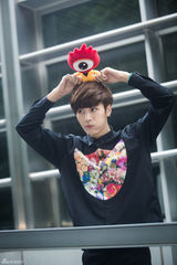 高清组图：独家对话韩国摇滚花美男鲁敏宇