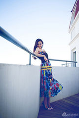 组图：Angelababy戛纳私房写真 倚栏杆媚眼醉人