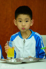 组图：星二代踢球 田源儿子无厘头堪比周星驰