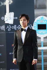 独家高清：又是一年百想红毯 众星云集争奇斗艳