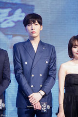 组图：朴有天李钟硕秀智等助阵《鸣梁》