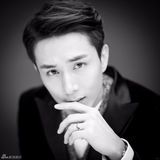 组图：戚薇李承铉婚照曝光 搞怪神情恩爱秀婚戒