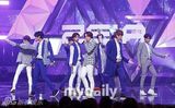 组图：《MCD》众星献唱 EXO11人献双曲舞台