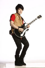 组图：五月天唱世界杯中文版 怪兽被侃章鱼哥