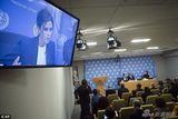 组图：贝嫂女政客装扮现身 获任艾滋病亲善大使