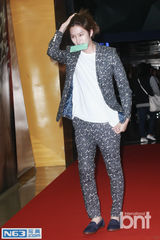 组图：金泰熙等捧场宋承宪新片 希澈咬票四次元