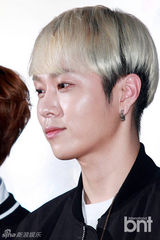 组图：《X战警》韩国试映 BEAST搞怪助阵