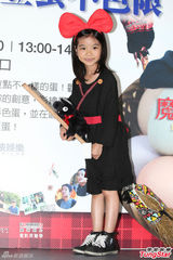 组图：乔乔cospaly化身小魔女 萌样超卡哇伊