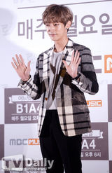 组图：韩团B1A4开节目发布会 带你去旅游