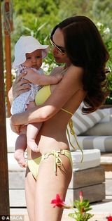 组图：F1太子女产后秀比基尼 魔鬼身材上围暴涨