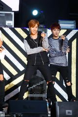 独家：雪莉男友崔子亮相爱心慈善演唱会