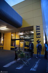 组图：爸爸2萌娃客显主人风 超市作战小鬼当家