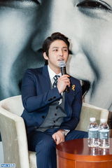 独家高清：金起范上海会粉丝 回归歌手身份催泪