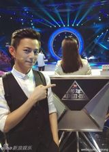 组图：何炅重返央视 《少年中国强》PK张泉灵  tfboys做宣传大使