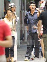 组图：高凌风前妻泡夜店 爱女露腰男友帅气相随