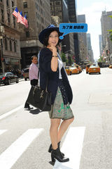 【时装周日报】高圆圆领衔时尚秀 尽显帅气甜美