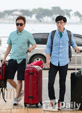 组图：《无挑》应援团赴巴西 机场时尚大比拼