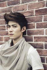 组图：陈学冬《不再见》发布 暖心献唱小时代