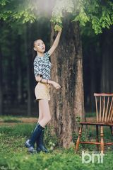 组图：韩星李烈音拍写真 清爽空灵似精灵