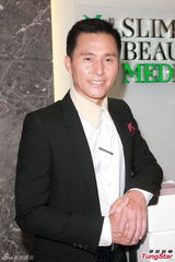 组图：徐子珊低胸装现身 称怕到内地拍剧