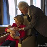 组图：前总统克林顿家添新丁 希拉里升级当外婆