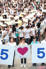 组图：陈妍希担任微笑大使 分享抗压方法