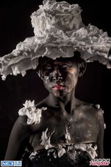 组图：王菀之备战演唱会 白妞变黑妹感受震憾