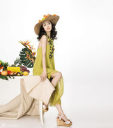 组图：佟丽娅缤纷夏日写真 体验浓郁桑巴风情