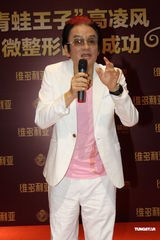 组图：高凌风整形后首现身 谈及前妻数度哽咽