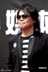 幻灯图：伍佰北京开唱 自诩“金刚狼”与蔡依林共舞