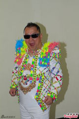 组图：《奖门人终极篇》洪天明周家蔚大秀恩爱