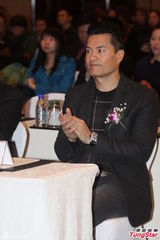 组图：吕良伟曝儿子自认是超人 欲单挑甄子丹