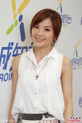 组图：阿Sa(蔡卓妍)享受两人世界 想生子怕自然分娩