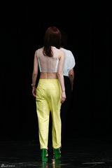 独家高清：金喜爱刘亚仁《密会》发布深情对视