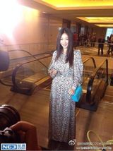 组图：吴京拄拐娶谢楠 angela石头当花童