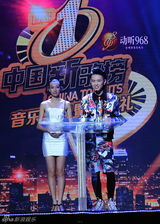 组图：张玮张赫宣新歌榜各获两奖 成双料赢家