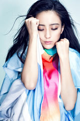 组图：佟丽娅写真清新俏皮虎牙酒窝惹人宠爱