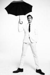 组图：李治廷英伦风出境 玩味十足登杂志封面