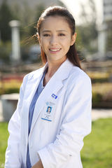 组图：《产科医生》佟丽娅剧照 首演医生穿白衣