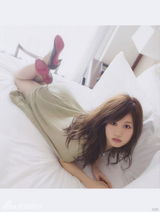 组图：前田敦子清新写真秀发凌乱 显慵懒妩媚