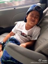 组图：Grace变吃货Joe搞怪！吴速玲带孩子野餐