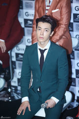 独家：SJ变彩虹团 希澈特立独行偏爱剪刀手