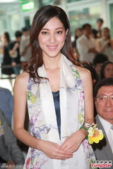 组图：港姐陈凯琳适应拍剧生活 因剧情常忍笑