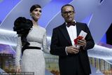 组图：《利维坦》获最佳编剧奖 帕兹白裙颁奖