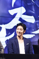 独家：《神枪手》李准基高调亮相 耍宝卖萌