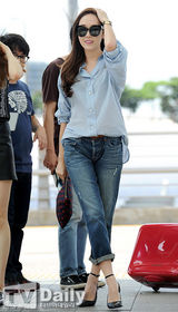 组图：少女时代赴港 泰妍恋爱后现双下巴