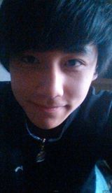 组图：清华校草李润东走红 女妆照生活照颜值爆表