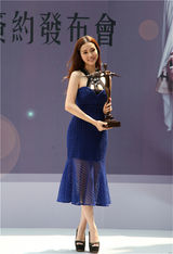 组图：天后谢安琪加盟华谊 陈楚生捧场望合作