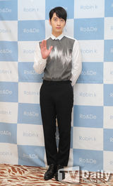 组图：爱豆总动员 金亨俊2PM灿盛出席时尚活动